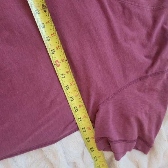 Lululemon 5 Year Basic Tee XL V-Neck Red/Pink - Picture 5 of 5